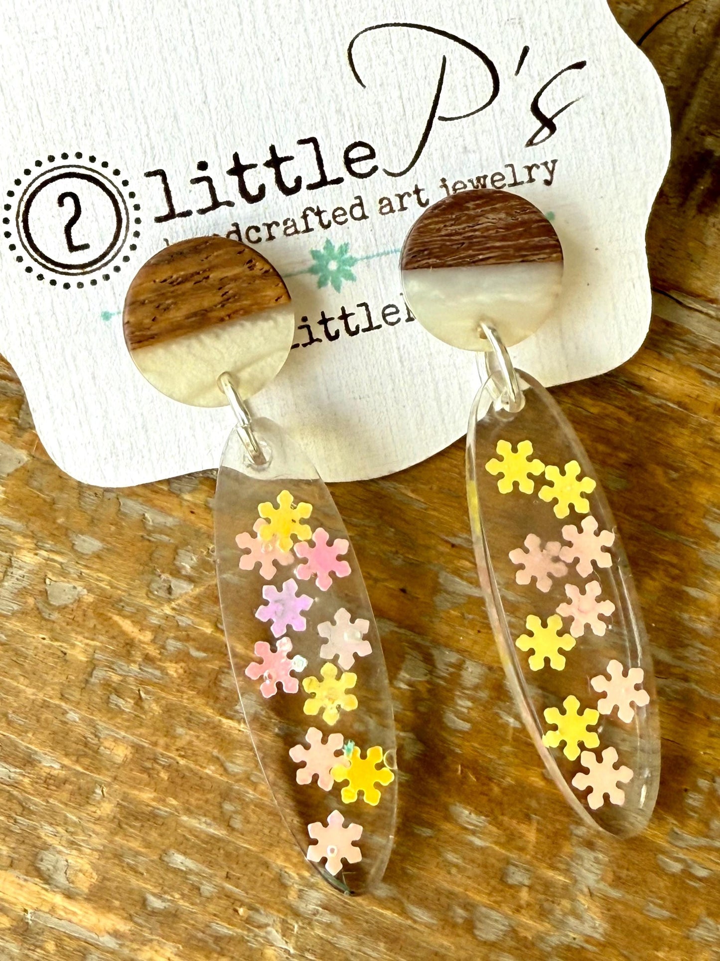 Wood & Resin Earrings with Soft Pastel Flower Confetti – Handcrafted Lightweight Dangles