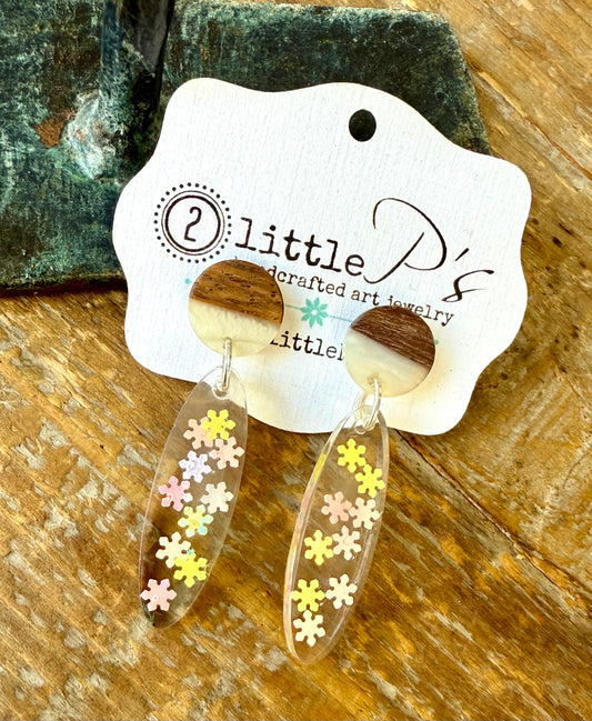 Wood & Resin Earrings with Soft Pastel Flower Confetti – Handcrafted Lightweight Dangles